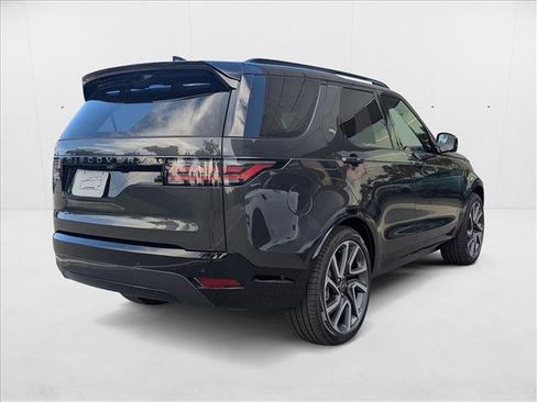 New 2025 Land Rover Discovery Dynamic SE image 2