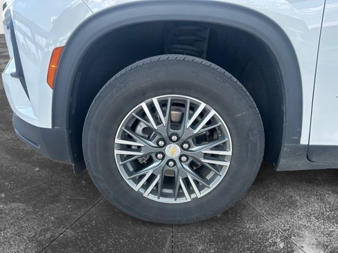 Used 2024 Chevrolet Traverse LS FWD image 9