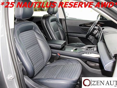 Used 2025 Lincoln Nautilus Reserve AWD/4WD image 31