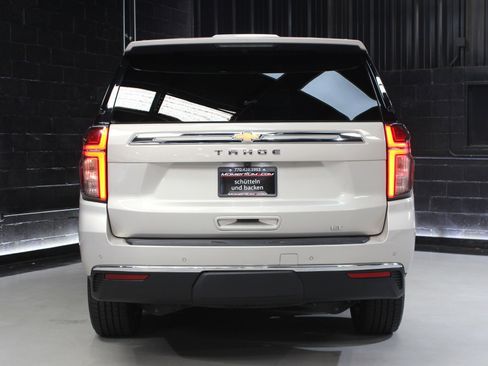 Used 2021 Chevrolet Tahoe LT w/ LT Signature Package image 12