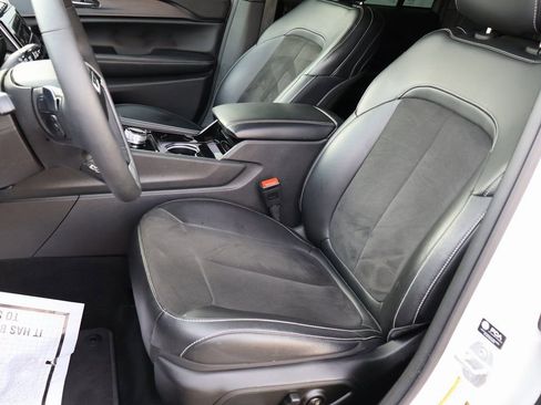 Used 2023 Jeep Grand Cherokee Altitude image 40