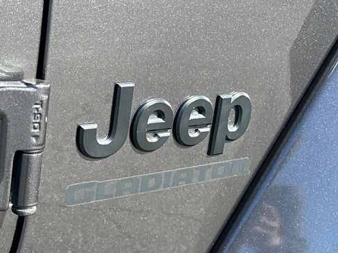 Used 2022 Jeep Gladiator Sport image 28