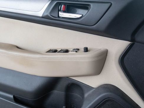 Used 2017 Subaru Outback 2.5i Premium image 22