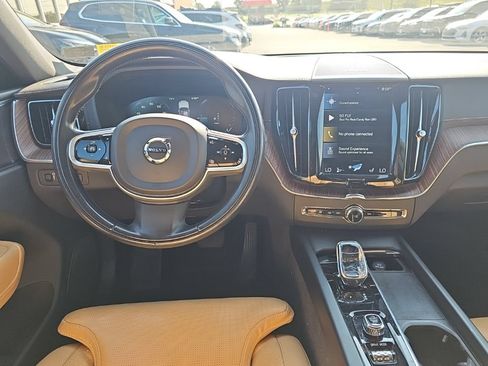 Used 2021 Volvo XC60 T8 Inscription AWD/4WD image 2