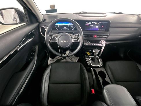 Used 2024 Kia Seltos EX image 8