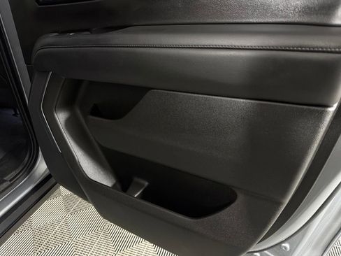 Used 2025 Chevrolet Suburban Z71 AWD/4WD image 32