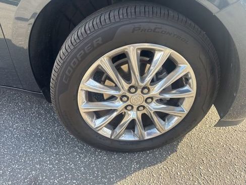 Used 2020 Buick Enclave Essence w/ Sound and Sites Package image 18