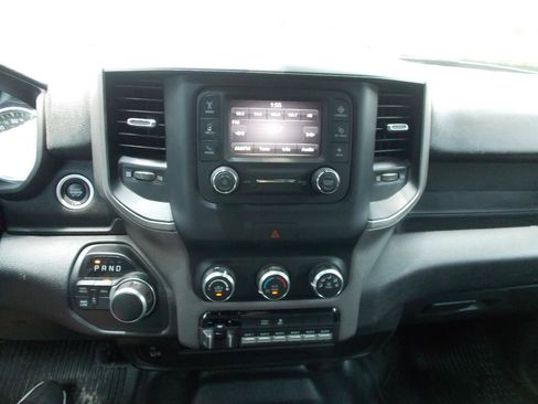 Used 2022 RAM 2500 Tradesman w/ Chrome Appearance Group AWD/4WD image 8