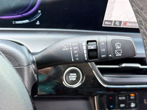 Used 2025 Kia Seltos S FWD image 11