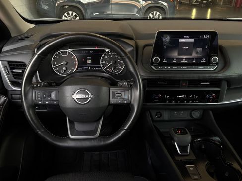 Used 2025 Nissan Rogue SV FWD image 14