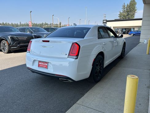 Used 2019 Chrysler 300 S image 5