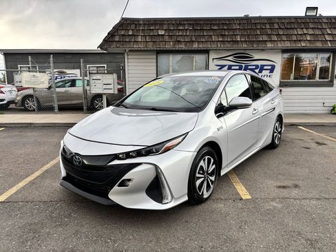 Used 2018 Toyota Prius Prime Plus image 3
