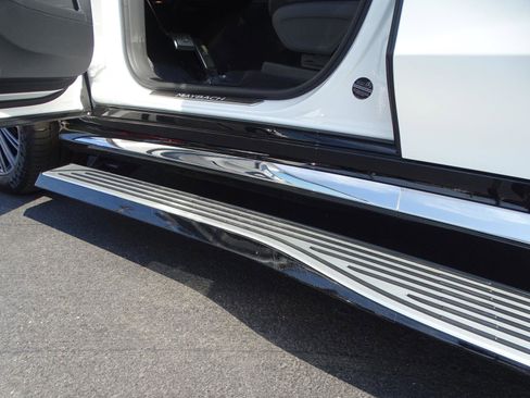 Used 2023 Mercedes-Benz Maybach GLS 600 4MATIC image 9