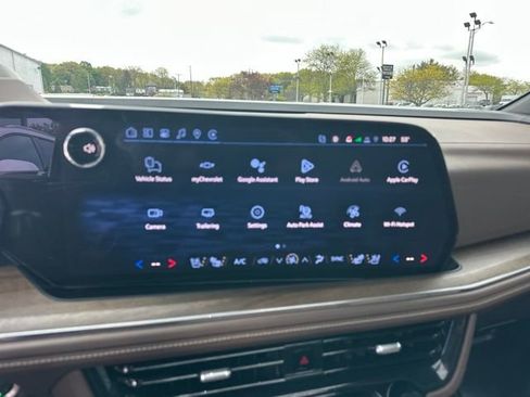 Used 2025 Chevrolet Tahoe High Country AWD/4WD image 21