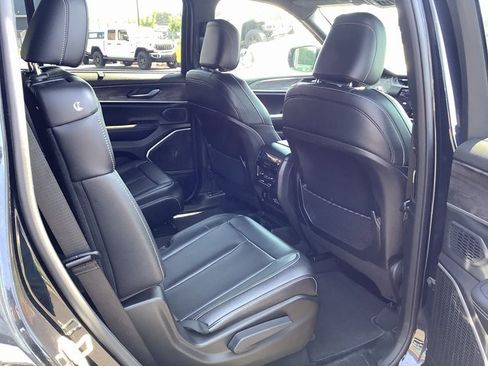 Used 2024 Jeep Grand Cherokee L Limited w/ Luxury Tech Group II image 38