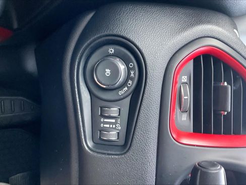 Used 2018 Jeep Renegade Trailhawk AWD/4WD image 30