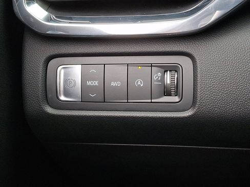 Used 2025 GMC Acadia Elevation image 24