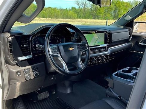Used 2025 Chevrolet Silverado 1500 LT AWD/4WD image 18
