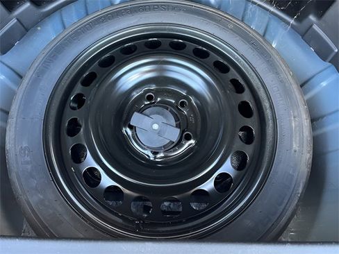 Used 2022 Chevrolet Equinox LS w/ LS Convenience Package image 8