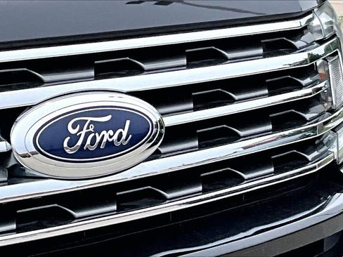 Used 2019 Ford Expedition XLT w/ Equipment Group 201A AWD/4WD image 11