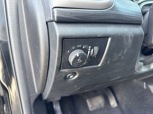 Used 2022 Jeep Grand Cherokee Laredo E AWD/4WD image 13