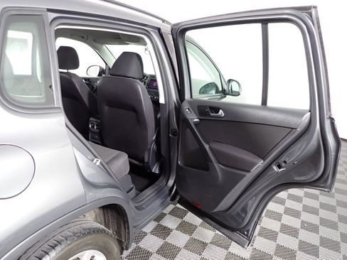 Used 2017 Volkswagen Tiguan Limited w/ Premium Package image 28