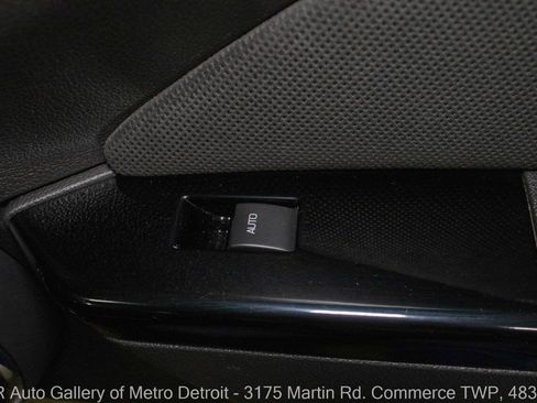 Used 2011 Ford Mustang GT Premium w/ Comfort Pkg RWD image 38