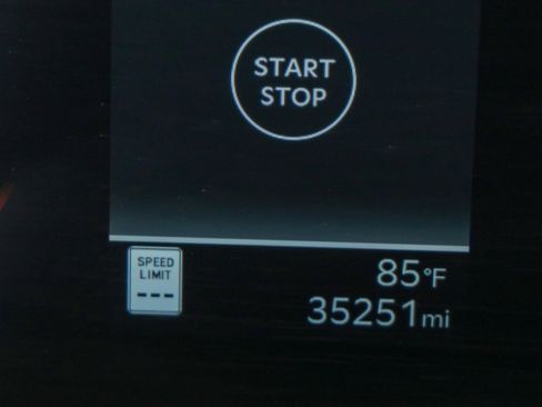 Used 2025 Kia Carnival FWD image 16