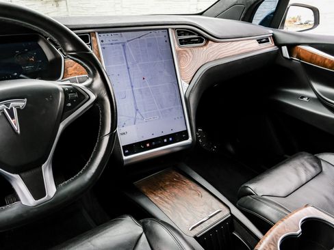 Used 2017 Tesla Model X 90D image 28