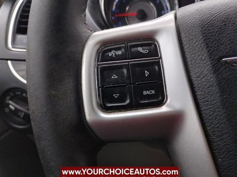 Used 2015 Chrysler Town & Country Touring image 25