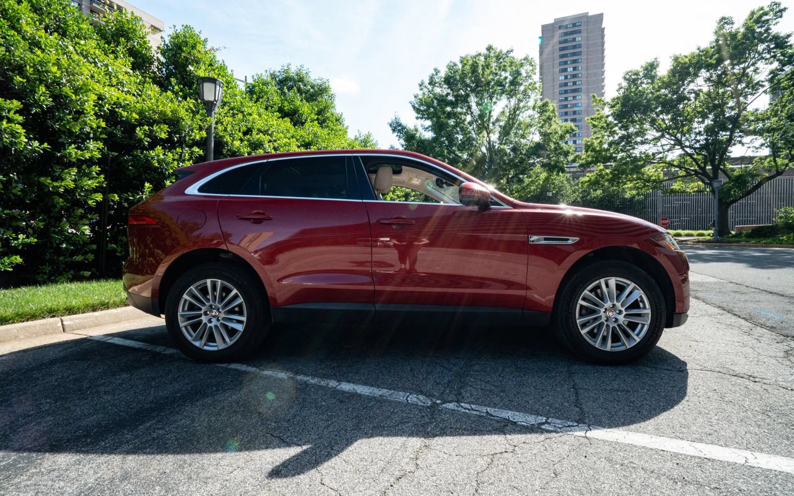 Used 2017 Jaguar F-PACE Prestige AWD/4WD image 2