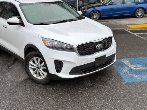Used 2019 Kia Sorento LX image 3