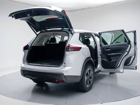 Used 2025 Nissan Rogue SV AWD/4WD image 22
