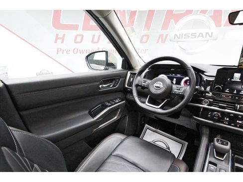 Certified 2024 Nissan Pathfinder Platinum image 6