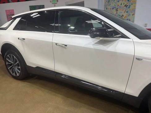 Used 2024 Cadillac Lyriq Sport AWD/4WD image 31