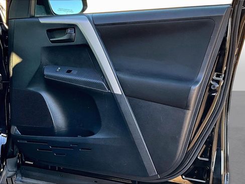 Used 2014 Toyota RAV4 LE image 17