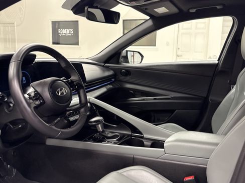 Used 2025 Hyundai Elantra Limited image 6