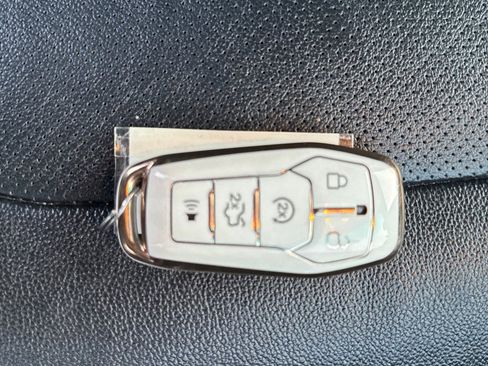 Used 2017 Ford Explorer Limited image 40