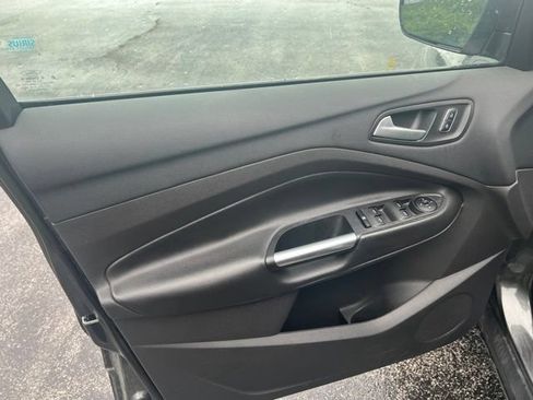 Used 2016 Ford Escape SE w/ Equipment Group 201A AWD/4WD image 9