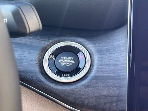 Used 2022 Jeep Grand Cherokee Overland w/ Advanced Protech Group III image 29