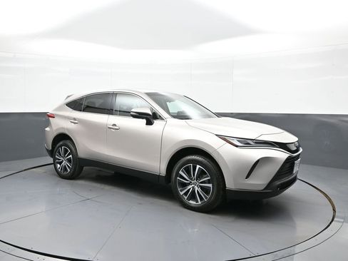 Certified 2023 Toyota Venza LE AWD/4WD image 4