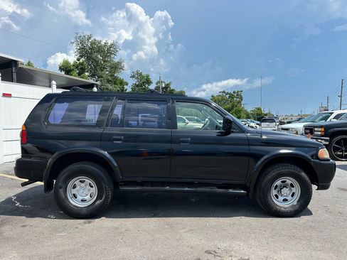 Used 2001 Mitsubishi Montero Sport ES image 2
