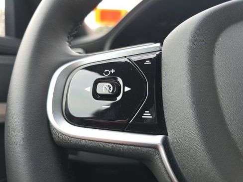 Certified 2025 Volvo XC90 B5 Plus image 32