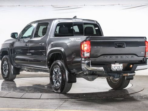 Certified 2017 Toyota Tacoma TRD Off-Road w/ Tow Package RWD image 3