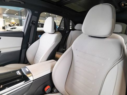 Used 2023 Mercedes-Benz GLC 300 4MATIC image 5