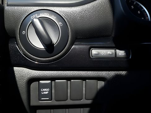 Used 2022 Nissan Titan SV AWD/4WD image 26
