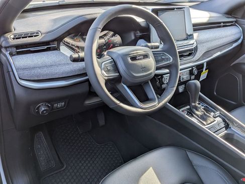 New 2026 Jeep Compass Latitude image 10