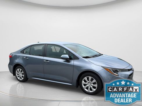 Used 2025 Toyota Corolla LE FWD image 4