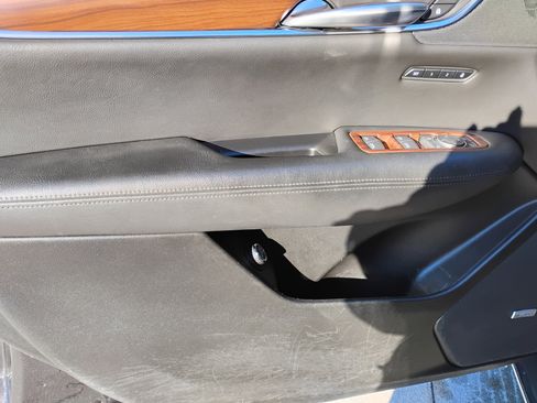 Used 2019 Cadillac XT5 Premium Luxury w/ Driver Assist Package image 21