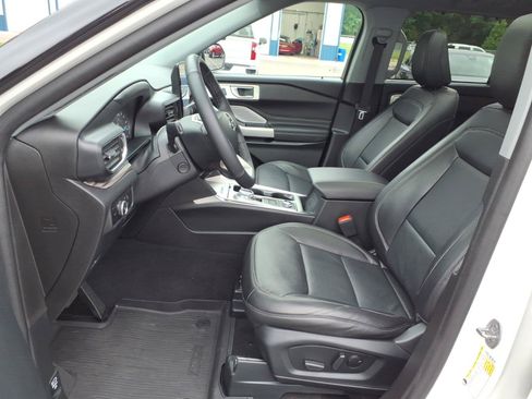 Used 2023 Ford Explorer Limited w/ Limited Technology Package AWD/4WD image 4